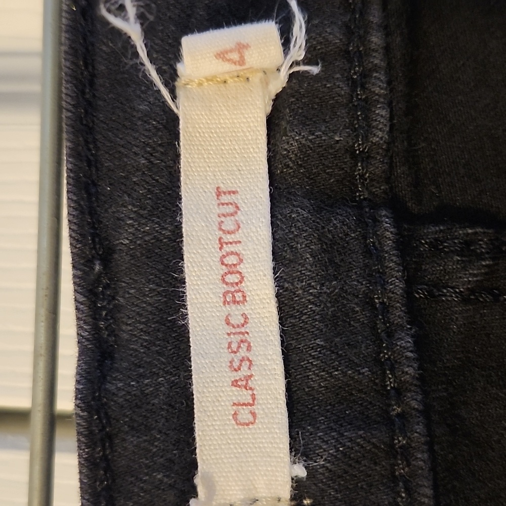 Levis - Picture 2 of 5
